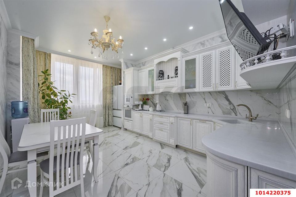 Продаётся 3-комнатная квартира, 101.5 м²