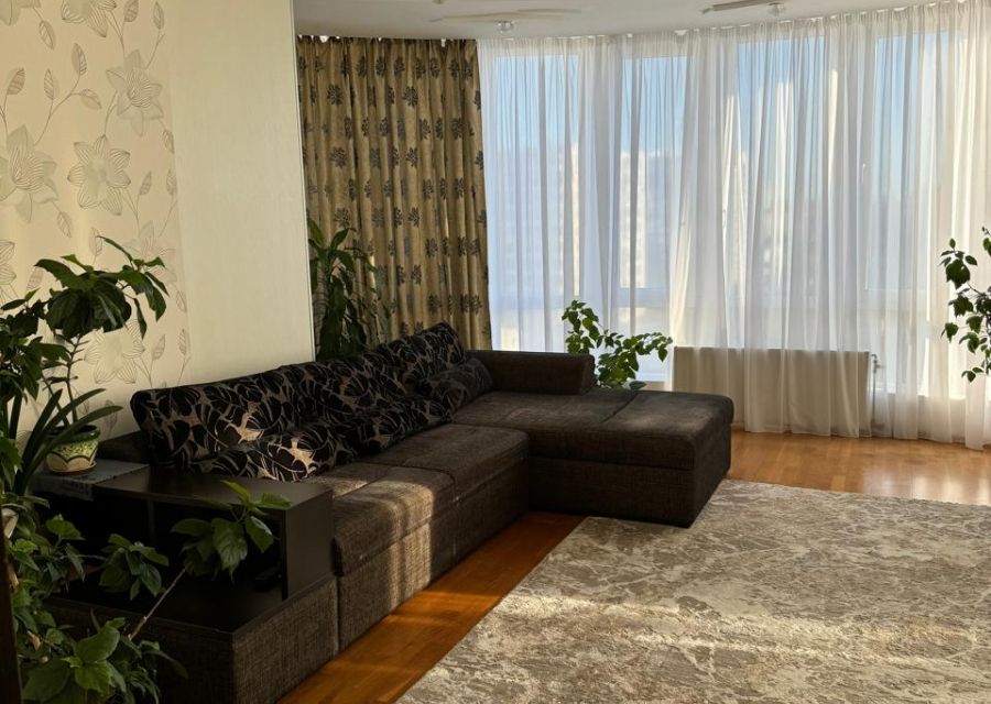 Продаётся 2-комнатная квартира, 89.5 м²