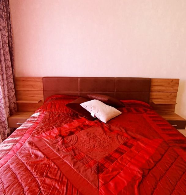 Продаётся 1-комнатная квартира, 42 м²