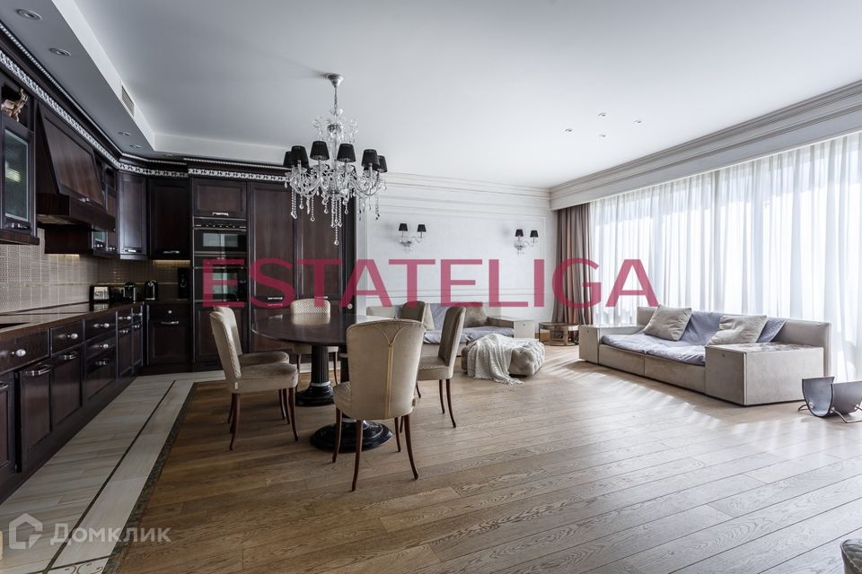 Продаётся 5-комнатная квартира, 220 м²
