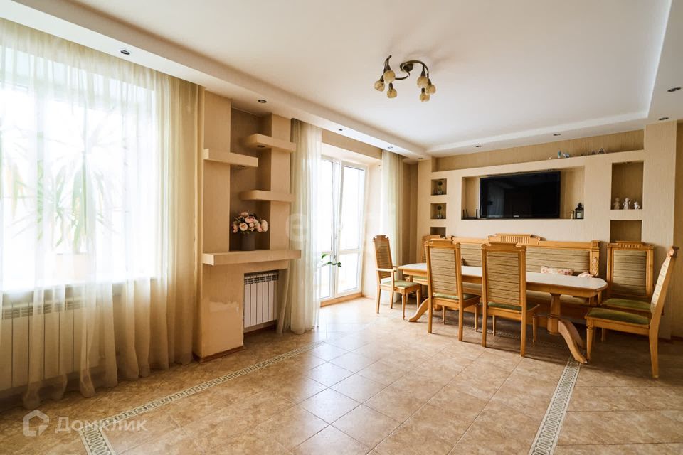 Продаётся 3-комнатная квартира, 124 м²