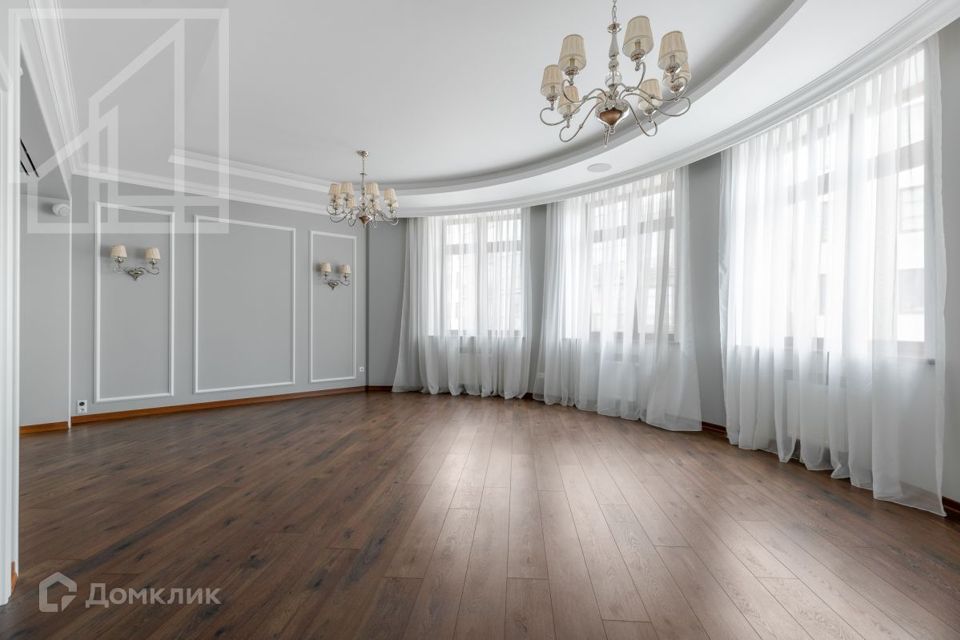 Сдаётся 5-комнатная квартира, 215 м²