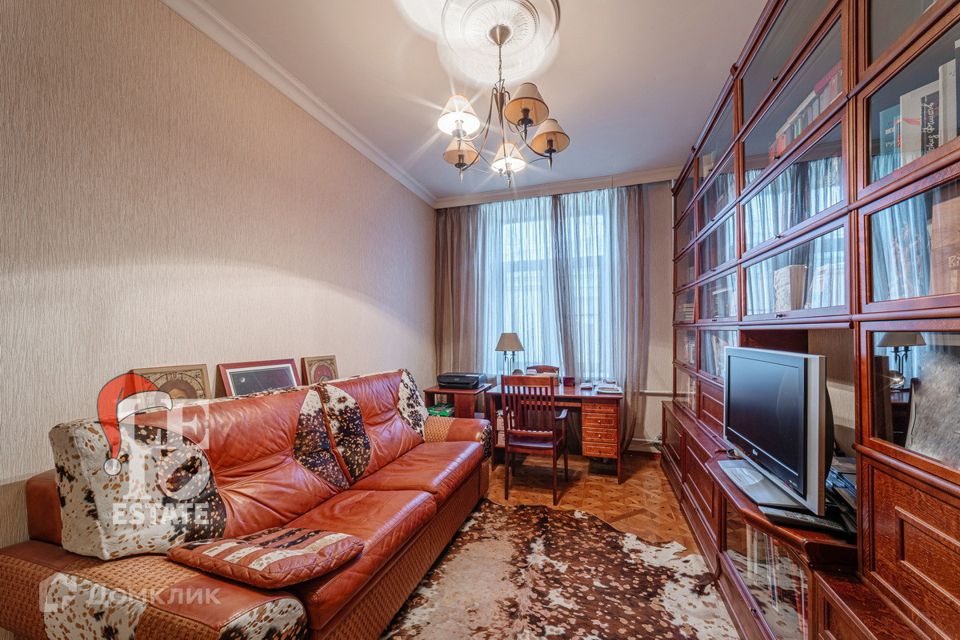 Продаётся 4-комнатная квартира, 105.7 м²