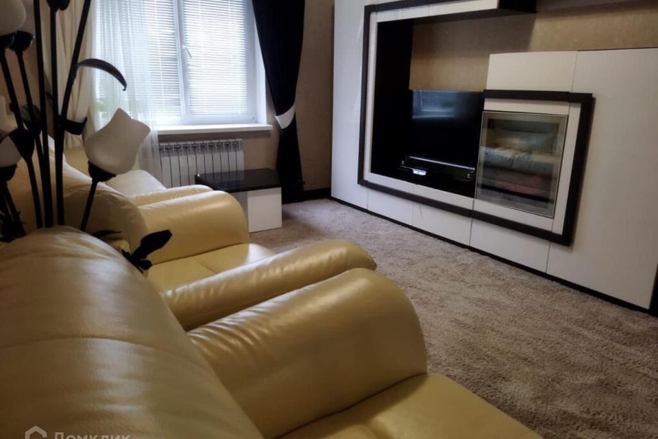 Продаётся 4-комнатная квартира, 105 м²
