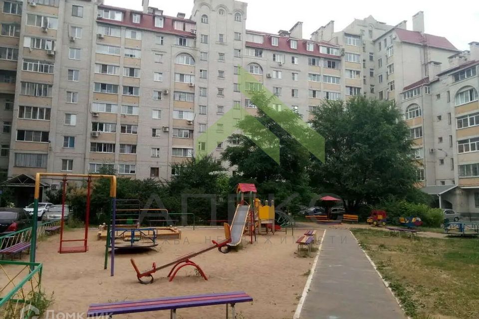 Продаётся 4-комнатная квартира, 127 м²