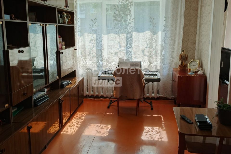 Продаётся 4-комнатная квартира, 60.3 м²