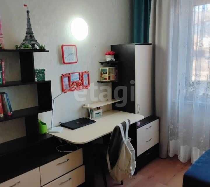 Продаётся 4-комнатная квартира, 79.6 м²