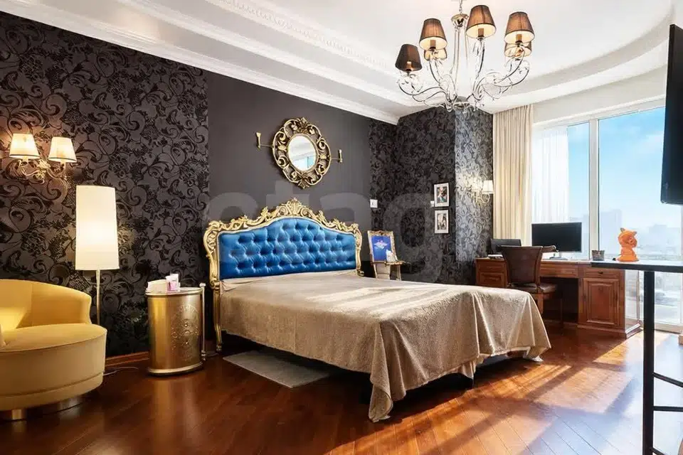 Продаётся 4-комнатная квартира, 210.3 м²