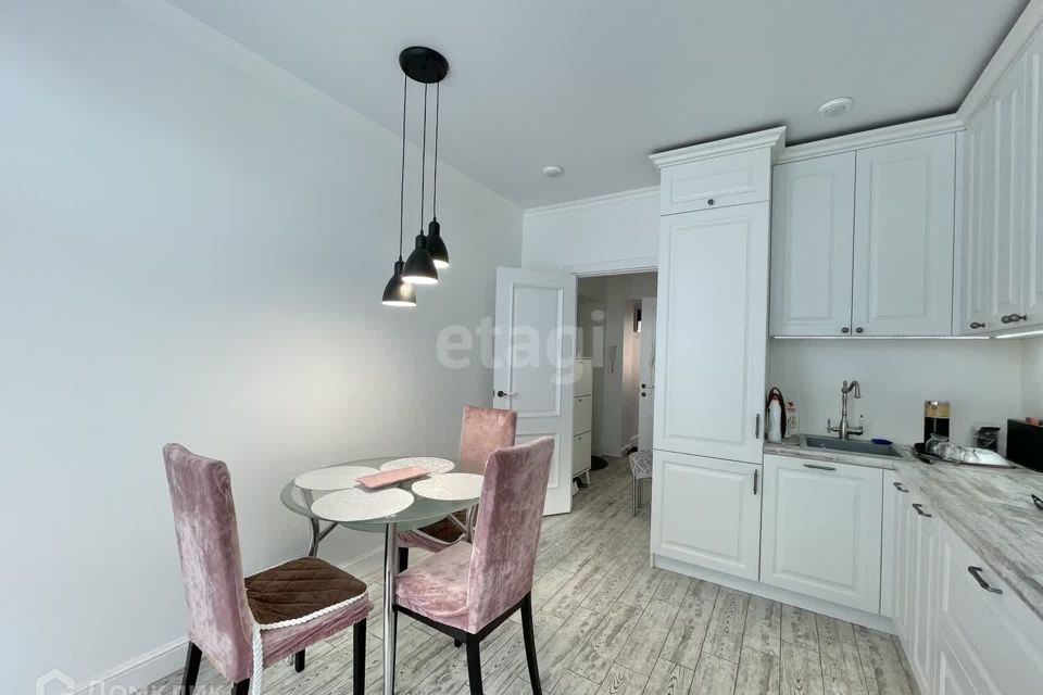 Продаётся 2-комнатная квартира, 82.5 м²