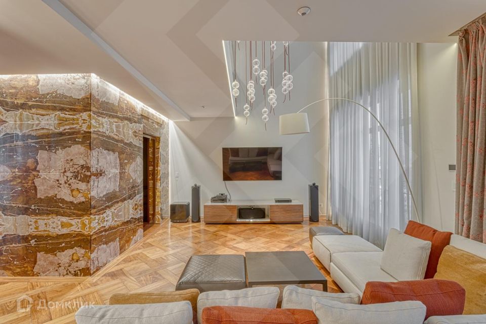 Сдаётся 4-комнатная квартира, 250 м²