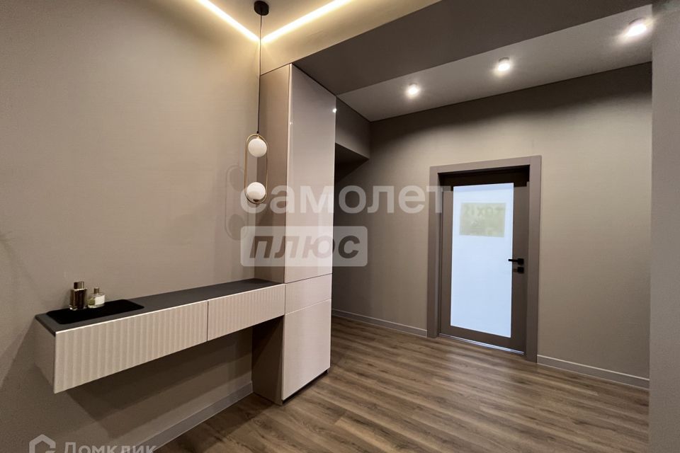Продаётся 4-комнатная квартира, 164 м²