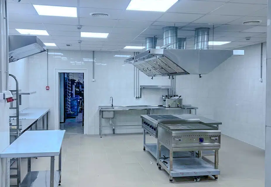 Сдаётся торговое помещение, 255 м²