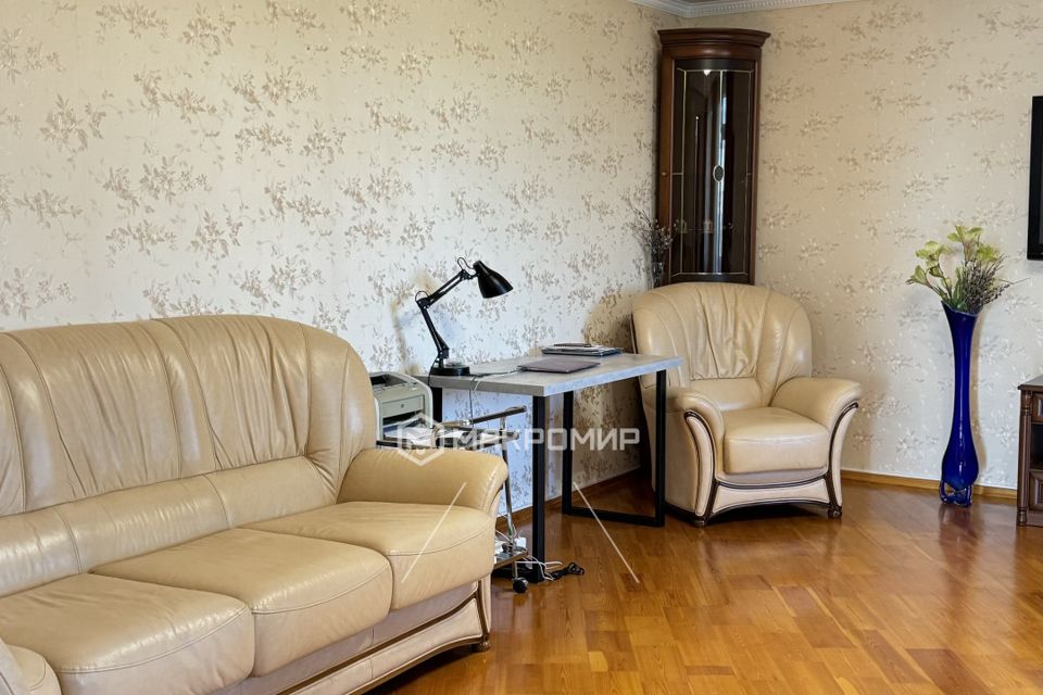 Продаётся 3-комнатная квартира, 129.4 м²