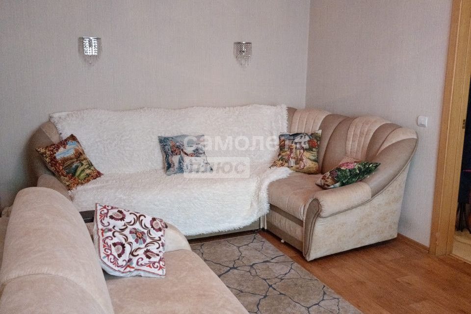 Продаётся 4-комнатная квартира, 59.9 м²