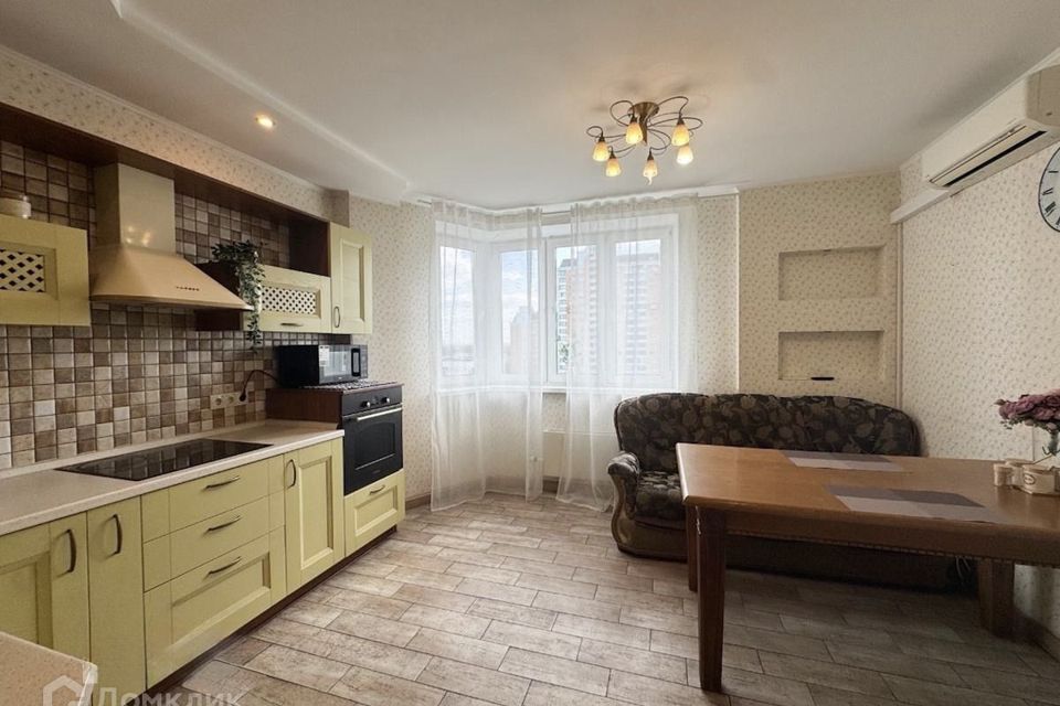 Сдаётся 2-комнатная квартира, 92.6 м²