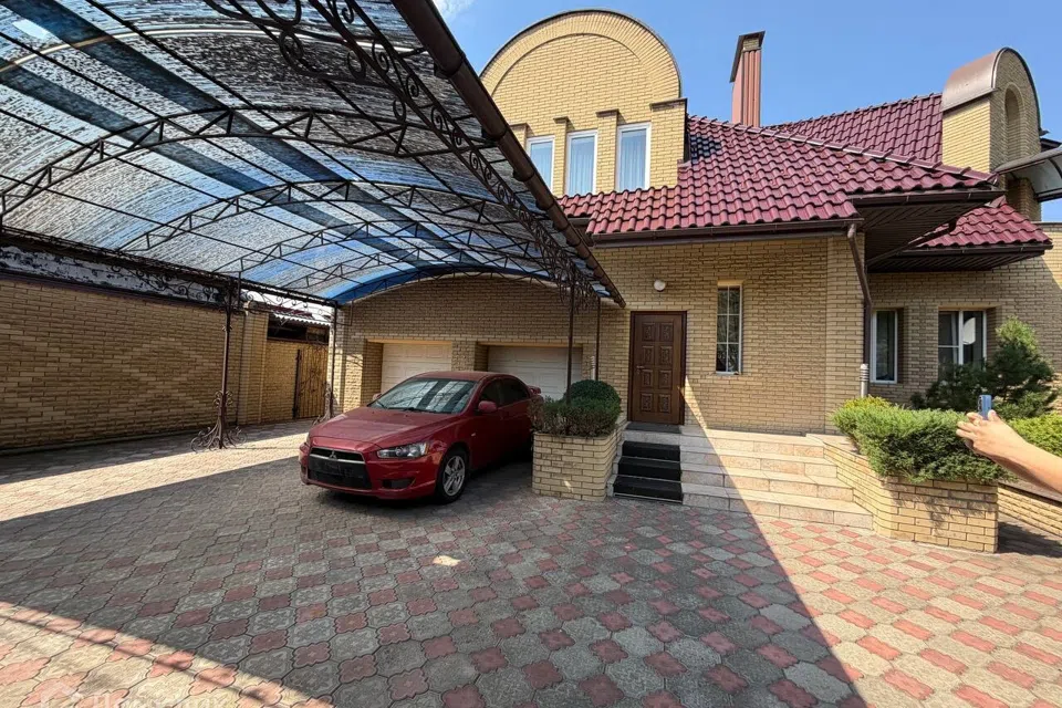 Продаётся 2-этажный дом, 235 м²