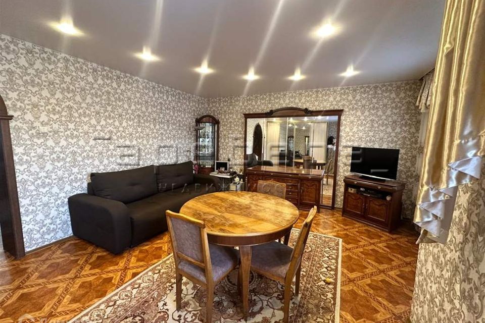 Продаётся 4-комнатная квартира, 155 м²