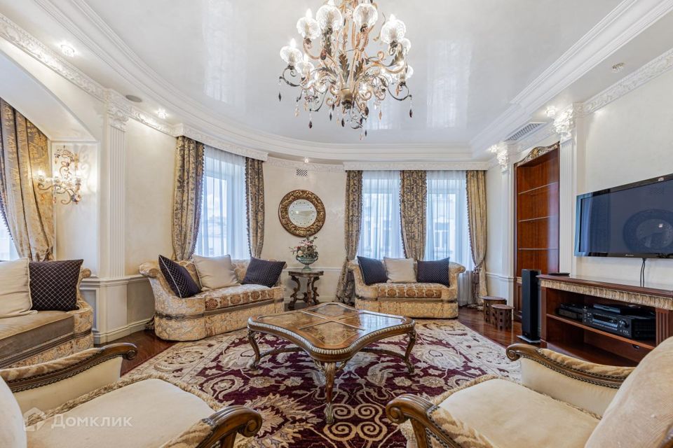 Сдаётся 4-комнатная квартира, 180 м²