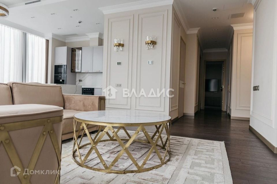 Продаётся 4-комнатная квартира, 159 м²