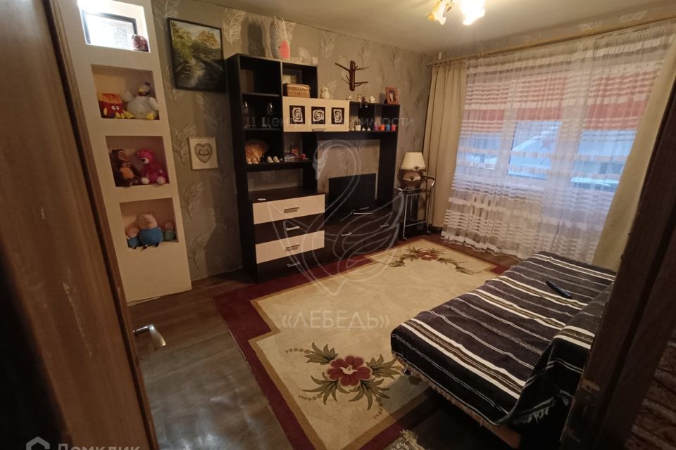 Продаётся 3 комнаты в 3-комн. квартире, 41.8 м²