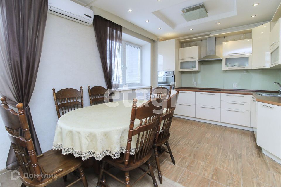 Продаётся 3-комнатная квартира, 102.7 м²