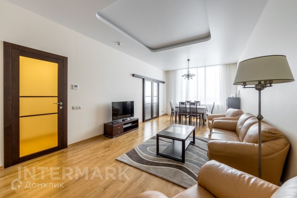 Сдаётся 3-комнатная квартира, 151 м²