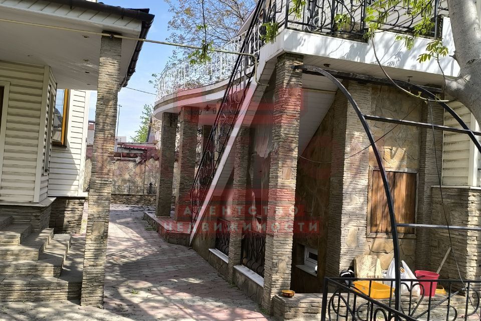 Продаётся 3-этажный дом, 260 м²