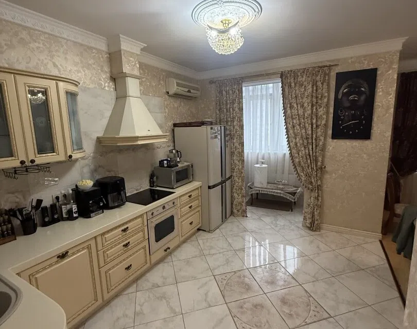 Продаётся 3-комнатная квартира, 106 м²
