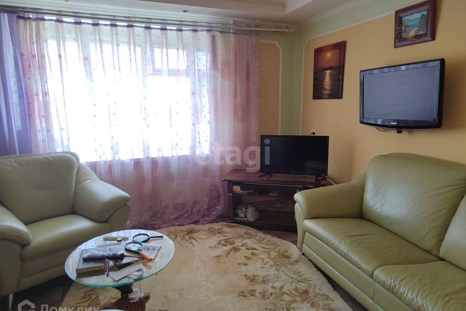 Продаётся 4-комнатная квартира, 69.9 м²