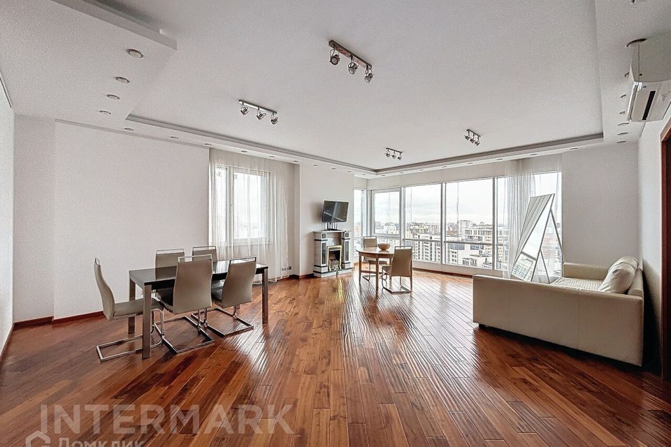 Сдаётся 3-комнатная квартира, 135 м²