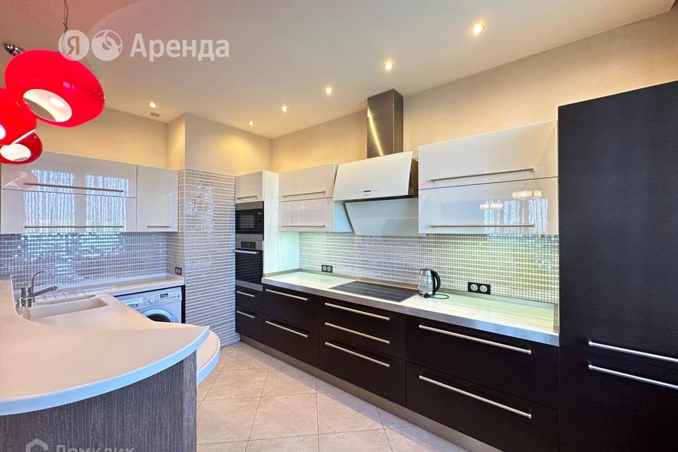 Сдаётся 2-комнатная квартира, 81 м²