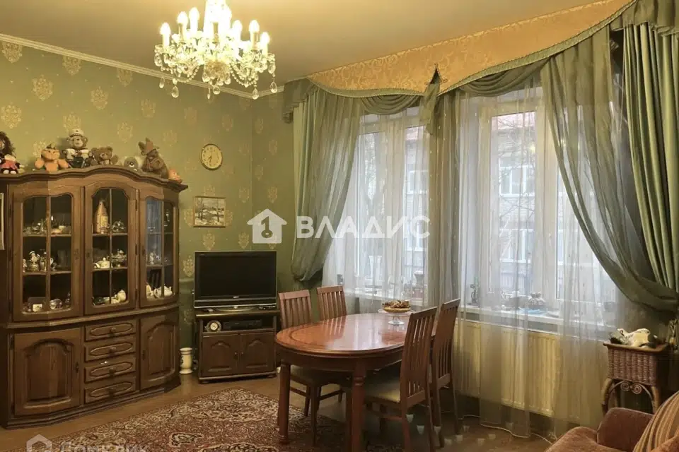 Продаётся 4-комнатная квартира, 135.5 м²