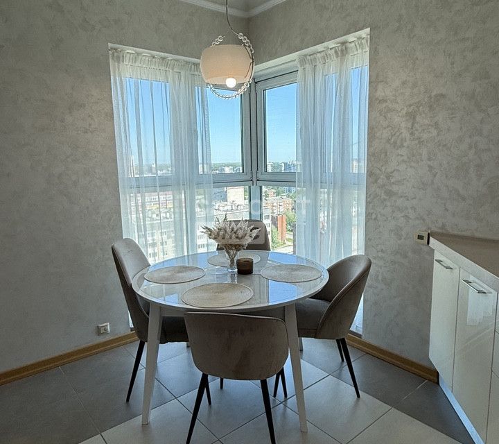 Продаётся 3-комнатная квартира, 100 м²