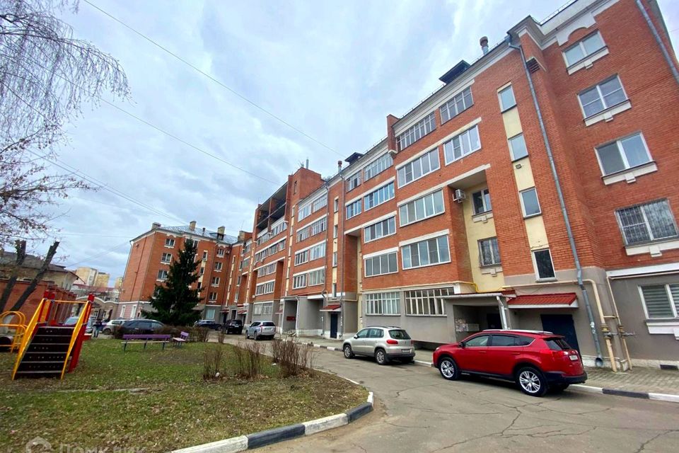 Продаётся 3-комнатная квартира, 152 м²