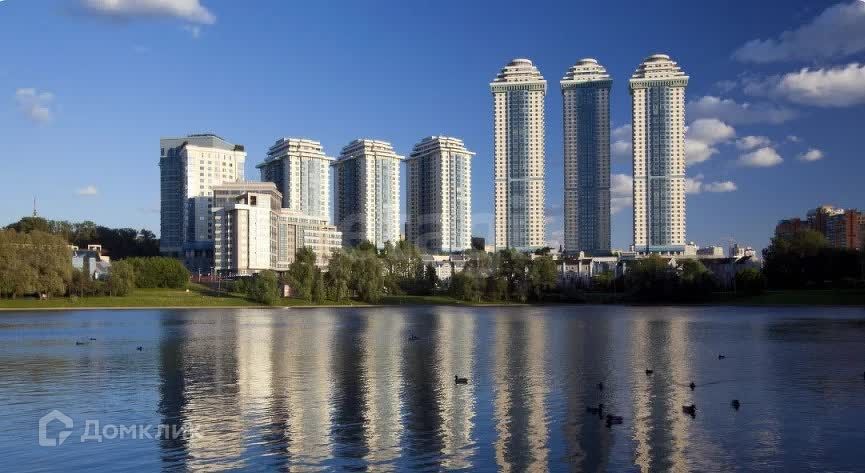 Продаётся 4-комнатная квартира, 155 м²