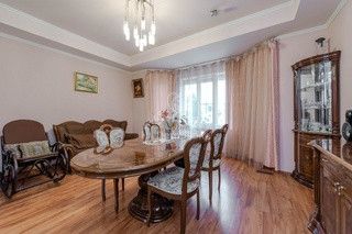 Продаётся таунхаус, 4-эт., 180 м²