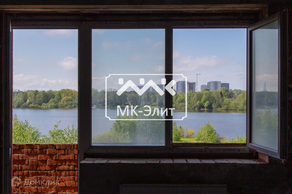 Продаётся 3-комнатная квартира, 172.6 м²