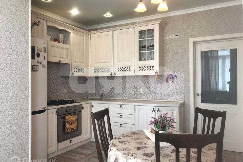 Продаётся 1-комнатная квартира, 49 м²