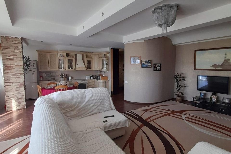 Продаётся 3-комнатная квартира, 129.5 м²