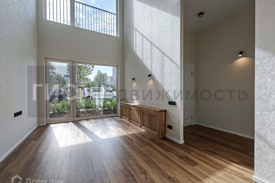Продаётся 2-комнатная квартира, 110 м²