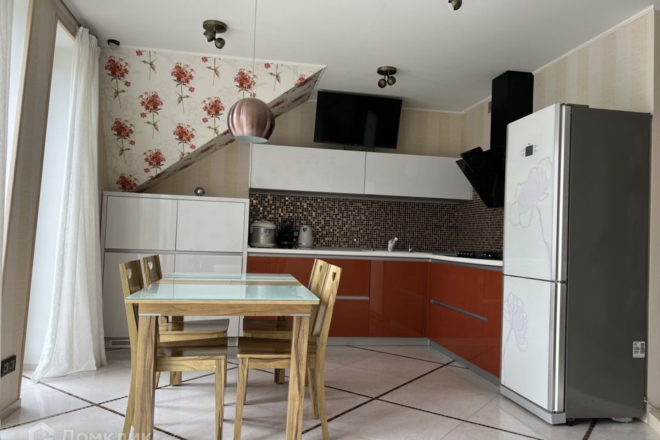 Продаётся 4-комнатная квартира, 117.9 м²