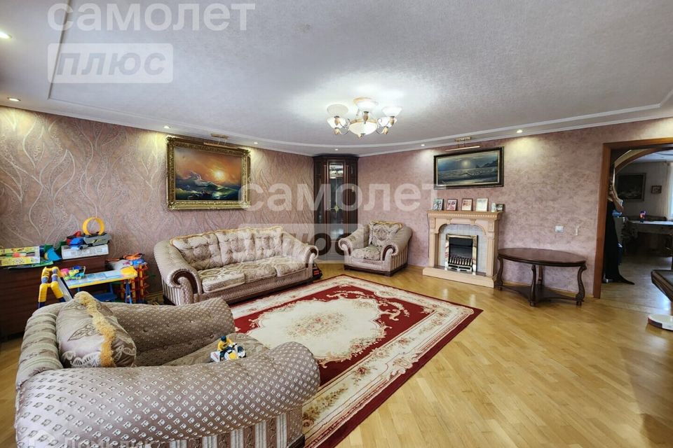 Продаётся 5-комнатная квартира, 148.6 м²