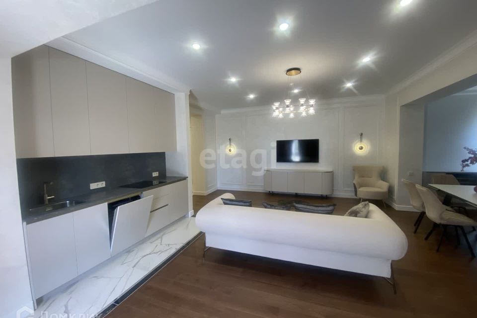 Продаётся 2-комнатная квартира, 115 м²