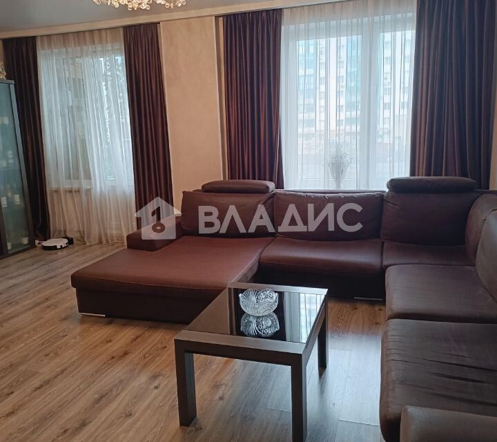 Продаётся 3-комнатная квартира, 97.7 м²