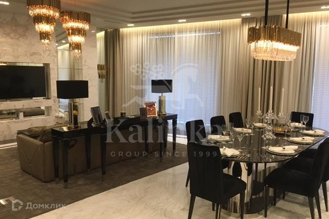 Продаётся 3-комнатная квартира, 219 м²