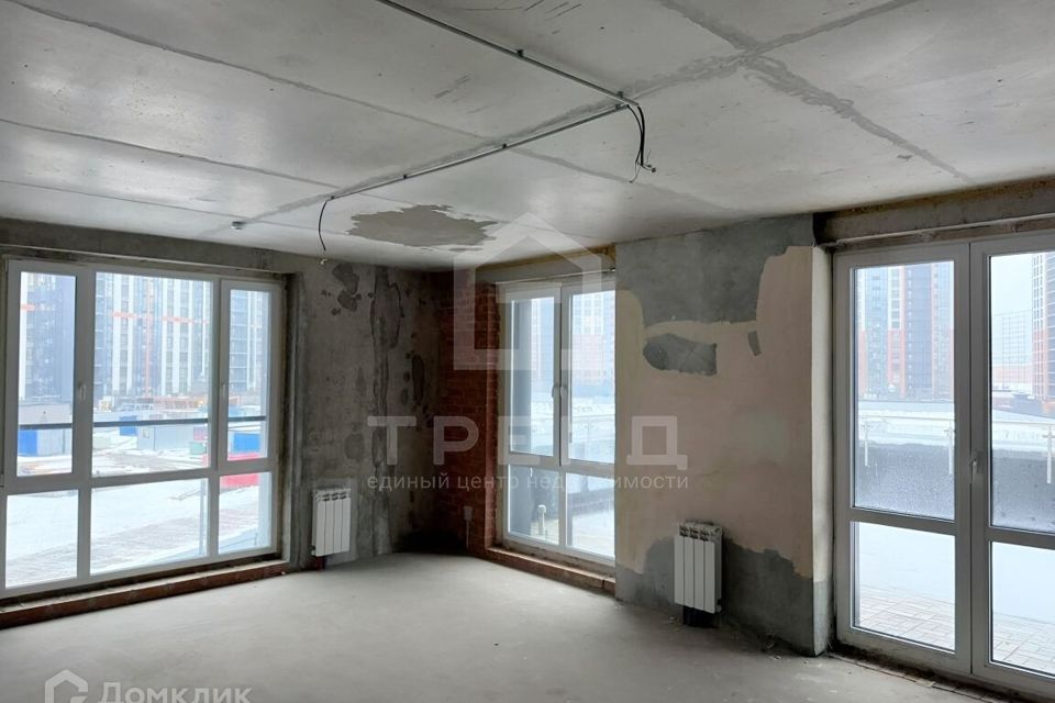 Продаётся 3-комнатная квартира, 169.6 м²