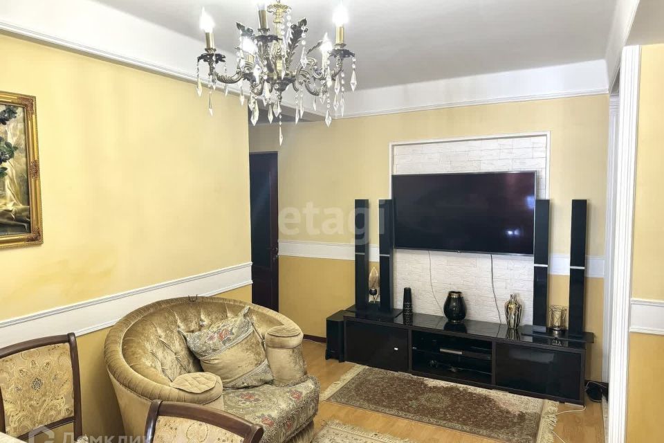 Продаётся 4-комнатная квартира, 110 м²