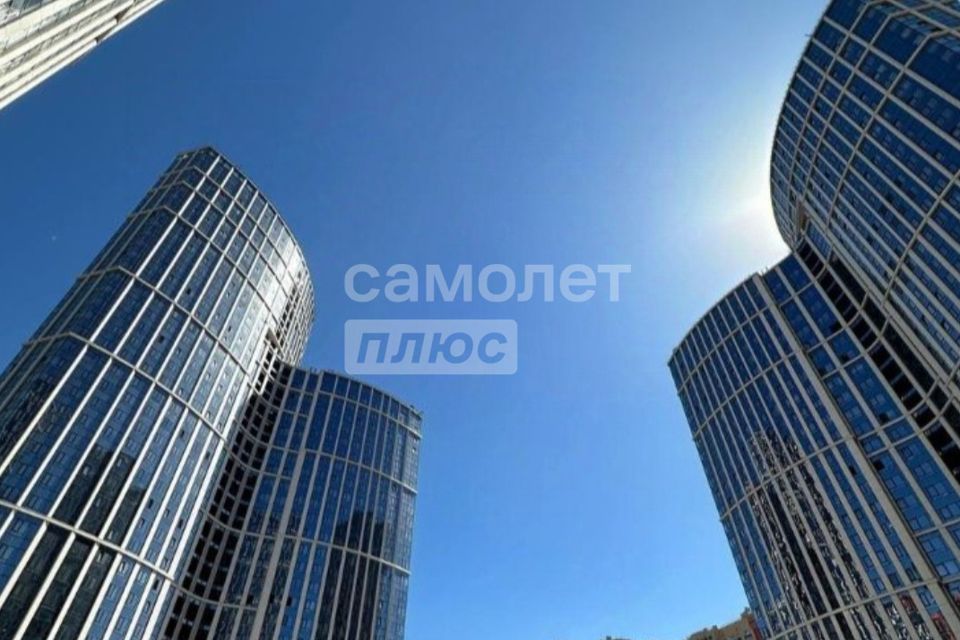 Продаётся 3-комнатная квартира, 108 м²