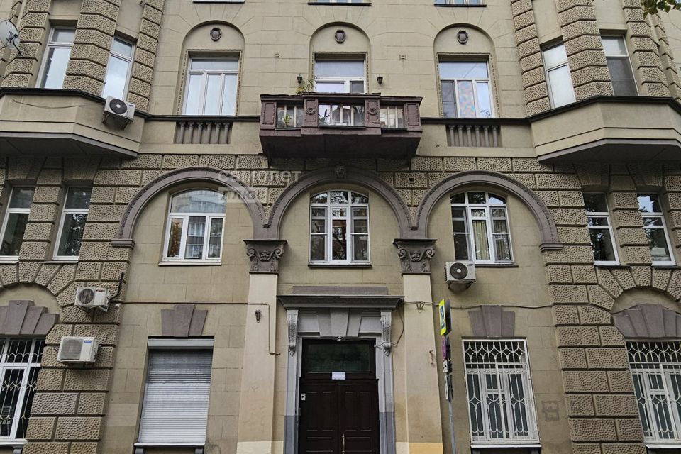 Продаётся 1-комнатная квартира, 300 м²