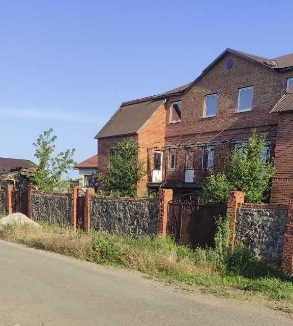 Продаётся 2-этажный дом, 800 м²